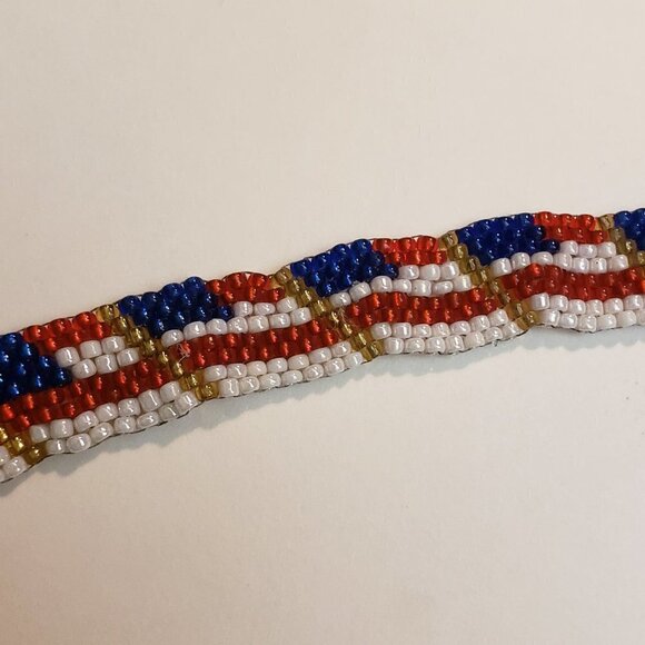Handcrafted Beaded American Flag Patriotic Bracelet 7.5 inches - Picture 4 of 8